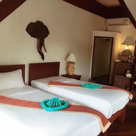 Coco Palace Resort Nai Harn Buitenkant foto