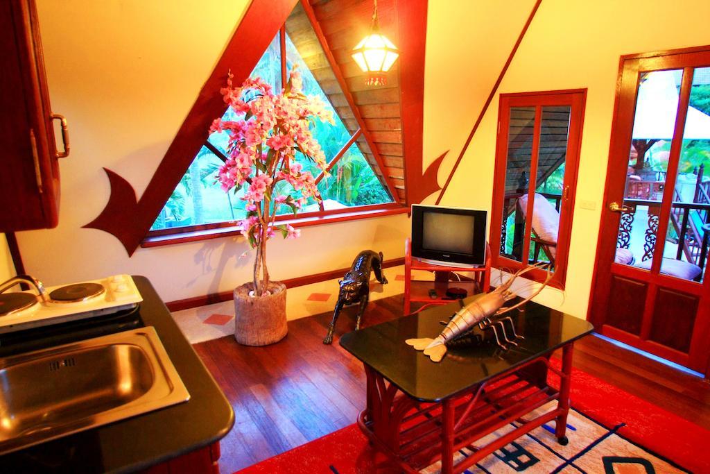 Coco Palace Resort Nai Harn Kamer foto
