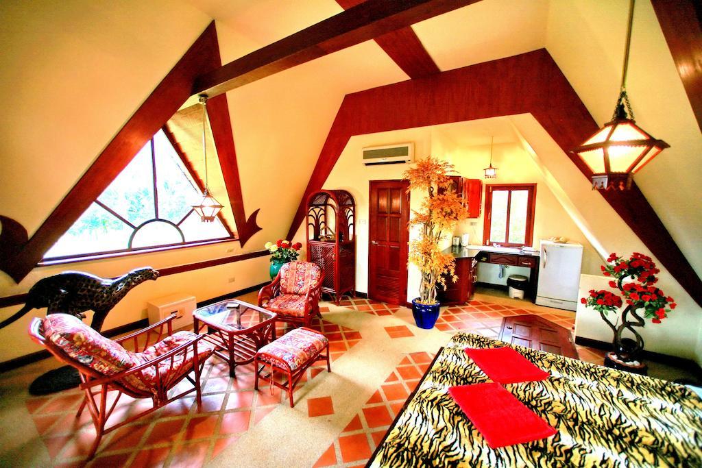 Coco Palace Resort Nai Harn Kamer foto
