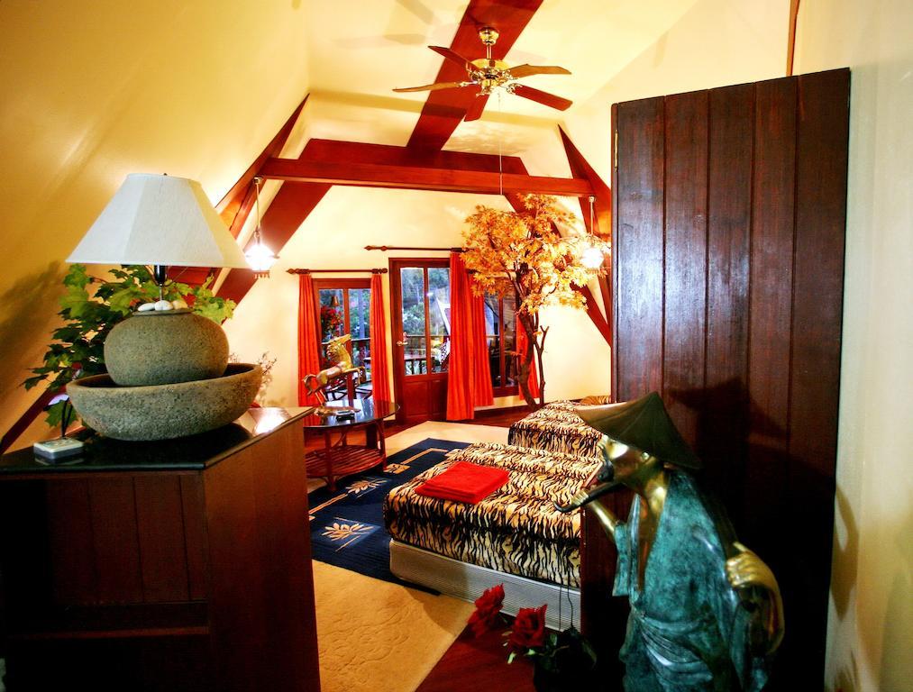 Coco Palace Resort Nai Harn Kamer foto