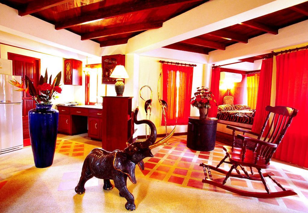 Coco Palace Resort Nai Harn Kamer foto