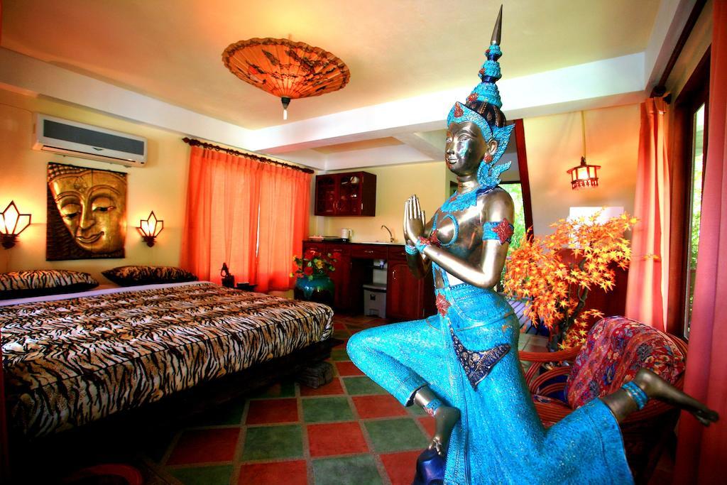 Coco Palace Resort Nai Harn Kamer foto