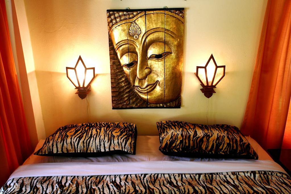 Coco Palace Resort Nai Harn Kamer foto