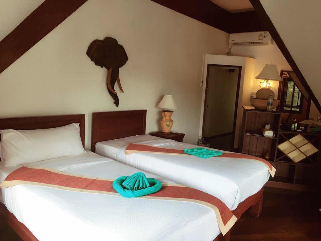 Coco Palace Resort Nai Harn Buitenkant foto